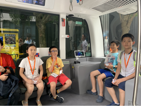 【科学种子科普行】百度上海创新中心体验无人驾驶活动顺利举行340.png