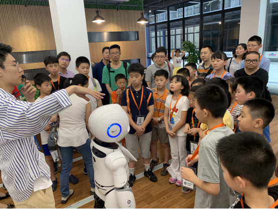 【科学种子科普行】百度上海创新中心体验无人驾驶活动顺利举行137.png
